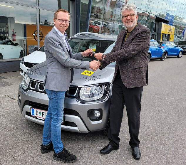 IGNIS Übergabe an die Krebshilfe Steiermark: Thomas Mosburger, Geschäftsführer Autohaus Fior (l.), und Christian Scherer, Geschäftsführer Krebshilfe Steiermark (r.).